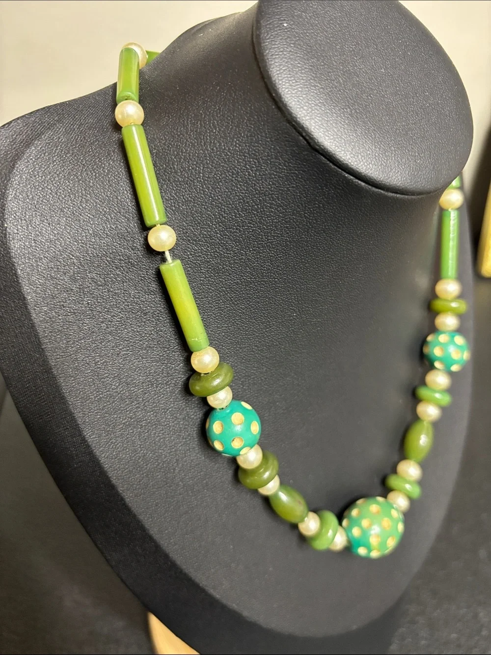 Vintage Unique Pinup Celluloid Green Beaded Pearl Necklace